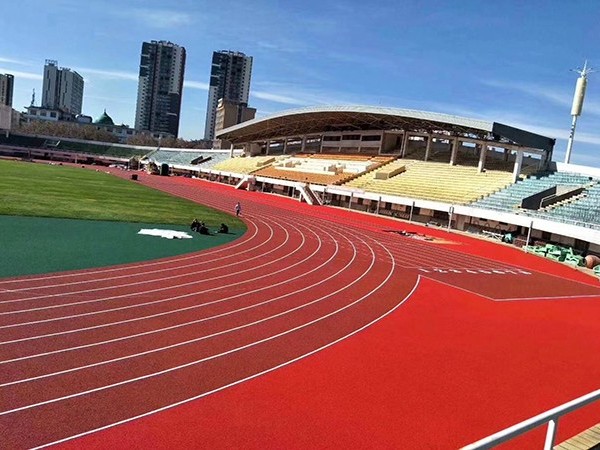 學(xué)校操場(chǎng)跑道