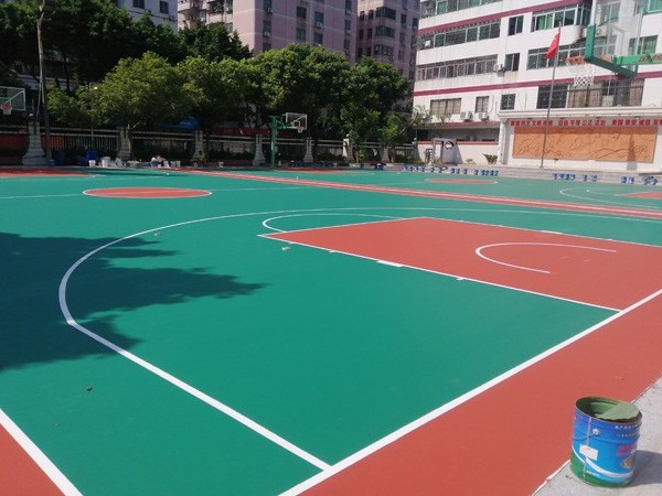 籃球場地面材料