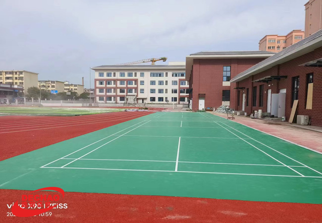 小學(xué)運(yùn)動(dòng)場(chǎng)
