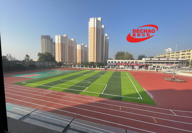 小學(xué)運(yùn)動(dòng)場(chǎng)