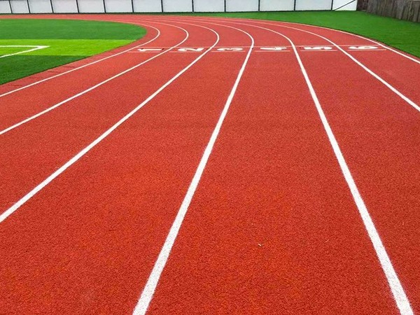 新國標(biāo)透氣型塑膠跑道