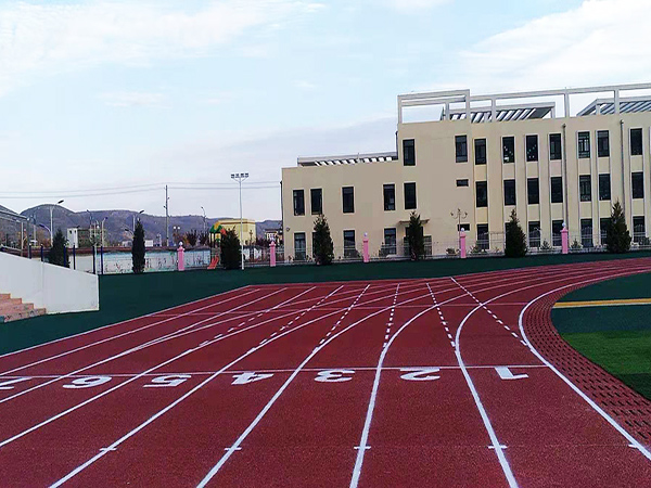 德朝丙烯酸球場(chǎng)材料工程開(kāi)裂脫落的原因