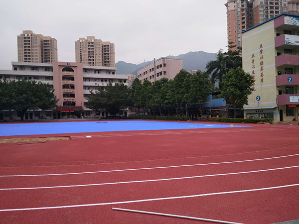 德朝塑膠跑道接口粘接有什么作用？