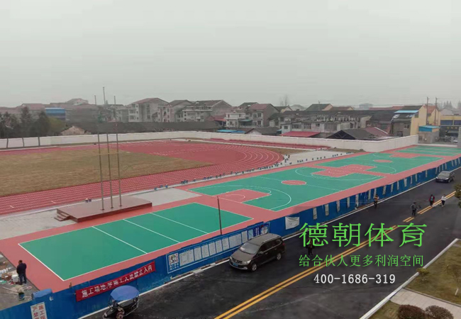 鋪設(shè)混合型塑膠跑道