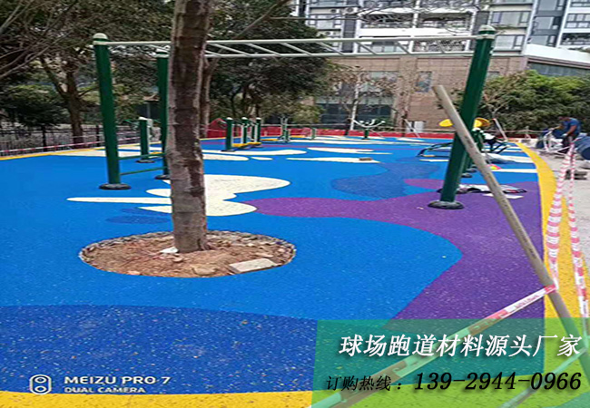 鋪設(shè)EPDM塑膠跑道